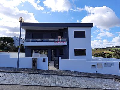 Nouvelle villa de 4 chambres avec piscine privée à Vermelha, Cadaval