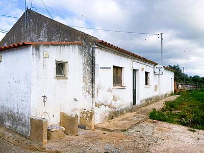 Maison des Grands-Parents à 10 minutes de Meia Praia, Mexilhoeira Grande, Portimão