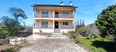 House 4 Bedrooms With Land in Leiria
