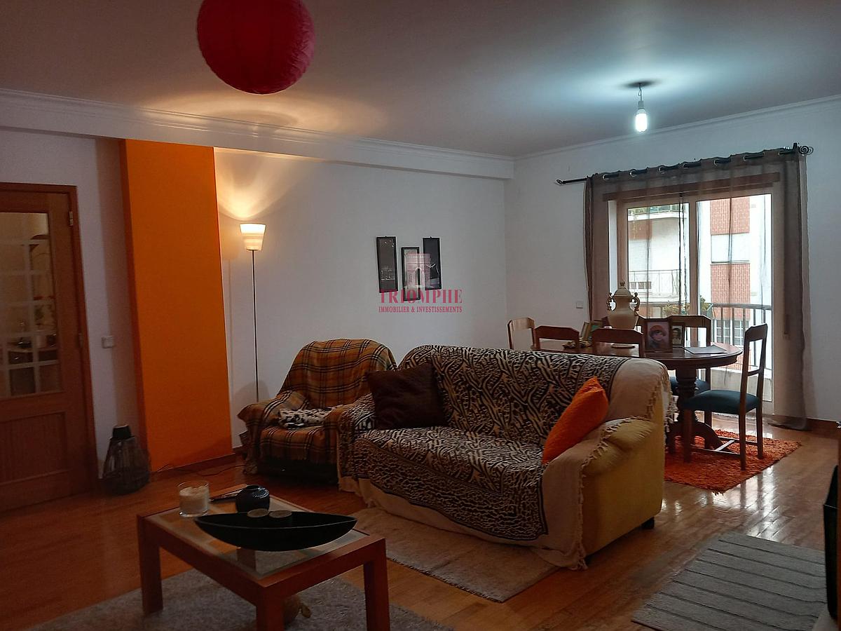 B-Apartamento T3 situado numa zona calma de Saõ Romão, Leiria-sala3698