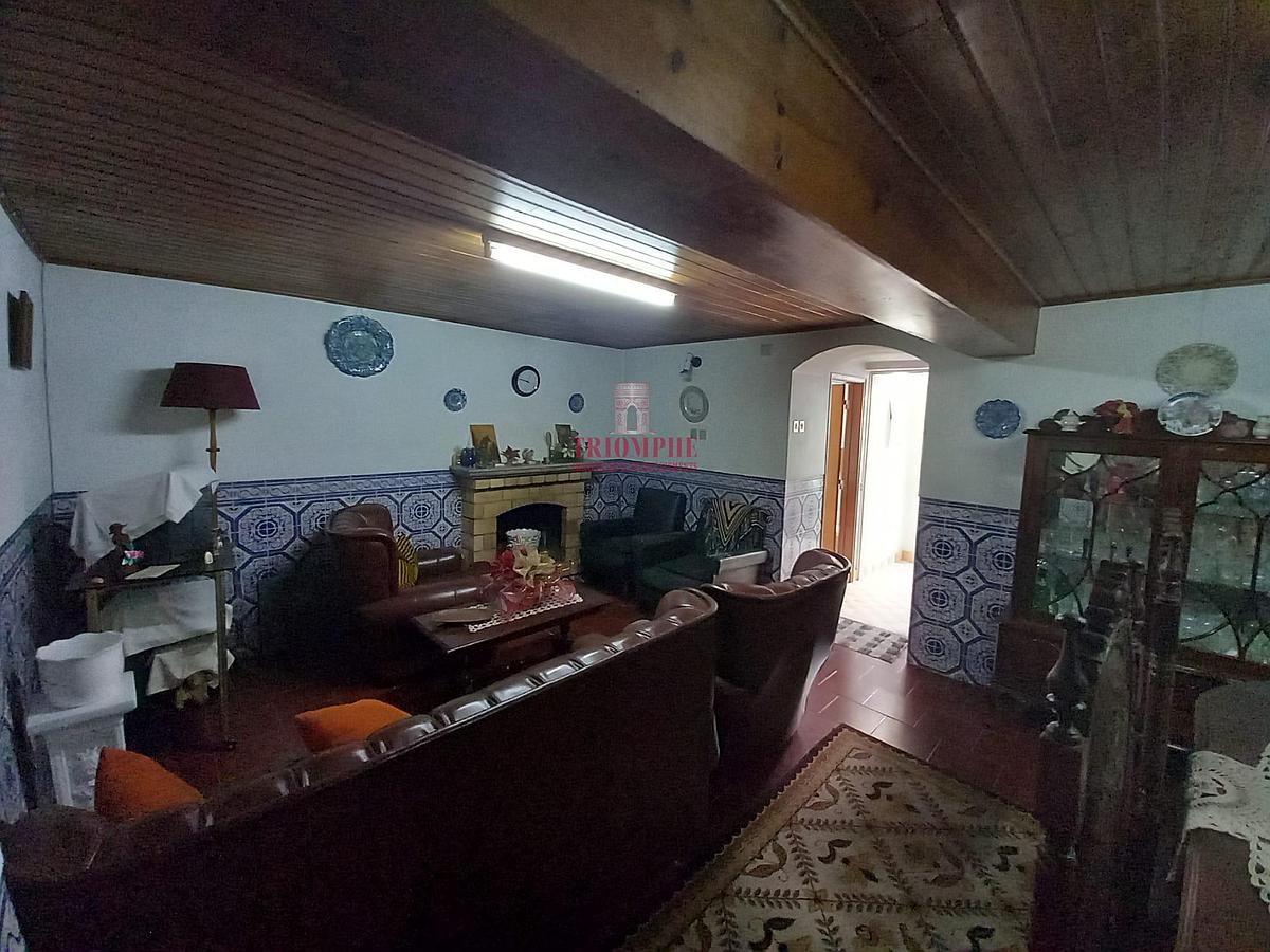D-Moradia T4 com logradouro em Turquel, Alcobaça-sala de estar  .jpeg (3)9385