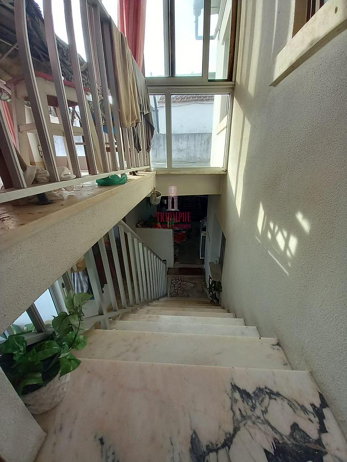 O-Moradia T4 com logradouro em Turquel, Alcobaça-escadas 3089