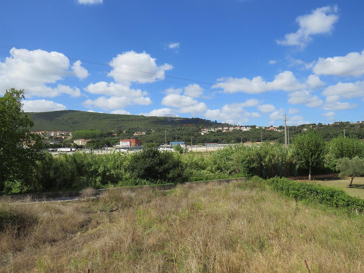 I-Prédio com 4 Apartamentos, 2 lojas e 6Box3742