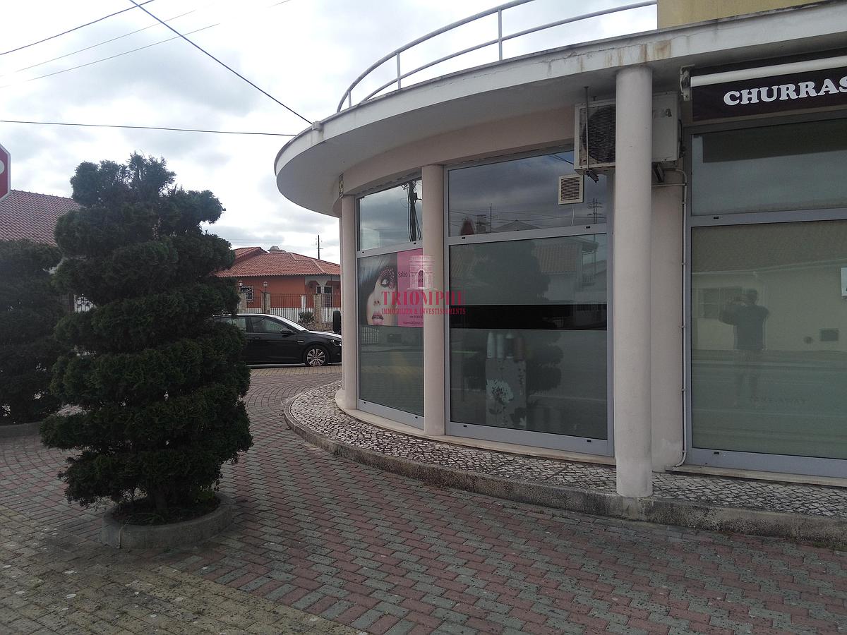 C-Edifício Comercial na Marinha Grande edifício com ar condicionado4305