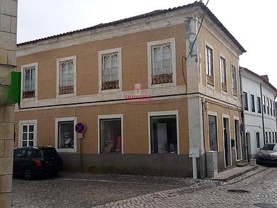 Building in the historic center of São Martinho do Porto - multiple construction and investment possibilities