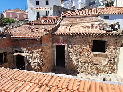 4 bedroom house  to refurbish in the village of Lousa, Loures