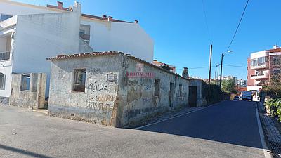House in ruins for restoration - Mem Martins, Sintra