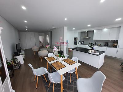 Apartment T2 Semi-New W/ Garage in Lourinhã