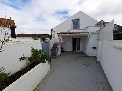 Renovated 1+1 Bedroom House in Óbidos