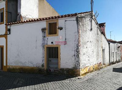 3 bedroom townhouse, to be renovated in Nisa, Portalegre
