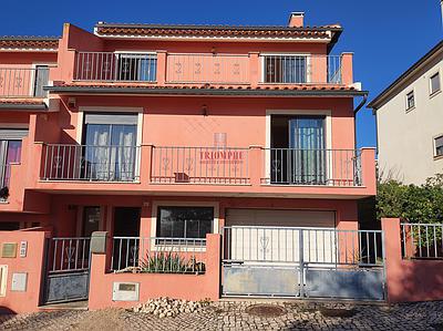 House 5 bedrooms in Alenquer.