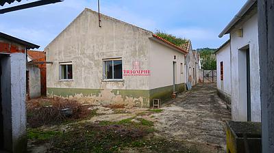 House to be renovated - Roliça - Bombarral - Garage and Garden