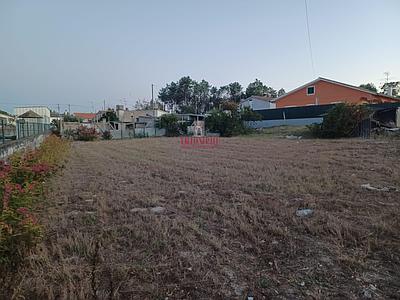 Terrain urbain, 1025m2 pour construction, entre Leiria et Marinha Grande