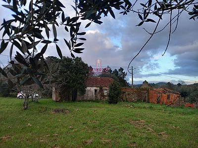 Ferme avec maison de 2 chambres à récupérer, avec terrain de 5 152 m2, Pombal