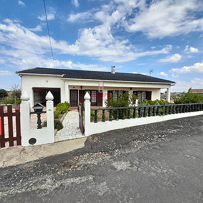 Detached single storey 2 Bedrooms w / Terrace and Garage in Cesaredas, Reguengo Grande