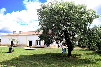 Building in Pombal, close to the industrial zone