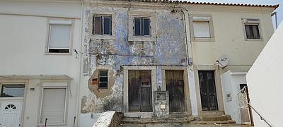 Une maison à récupérer grâce à un projet approuvé à Gradil, Mafra