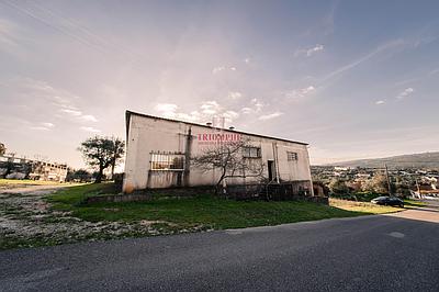 Entrepôt industriel avec 2100m2 de terrain, Porto de Mós