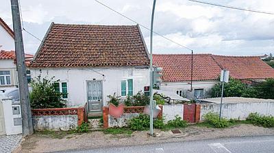 2 Houses + Land 1684m2 + 3 Wells, Ourém