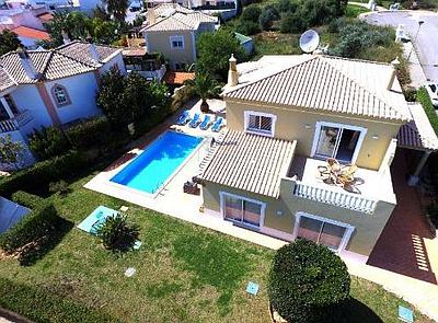 Maison de 4 Chambres avec piscine dans la copropriété Oásis Park, Portimão - Avec licence AL active