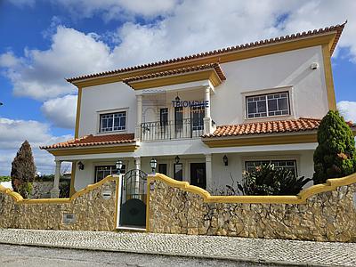 T5 villa located in Entroncamento