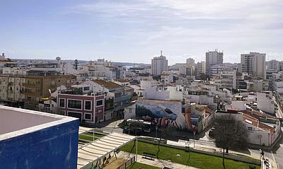 Appartement 1 chambre avec véranda et grande terrasse sur le toit avec vue à 360° sur la rivière Arade et Praia da Rocha