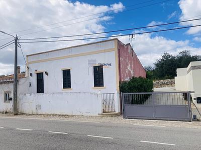 Maison jumelée 1 chambre à rénover, São Clemente, Loulé