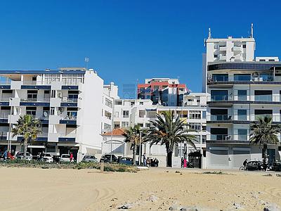1 bedroom apartment with balcony, 100m from the beach, Quarteira