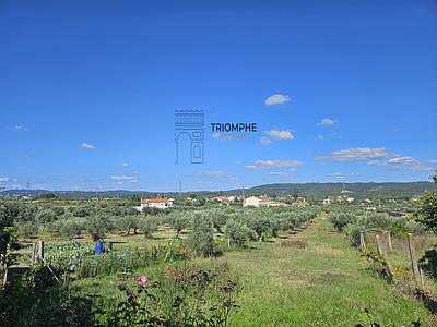 Domaine sur terrain rustique, avec une parcelle urbaine