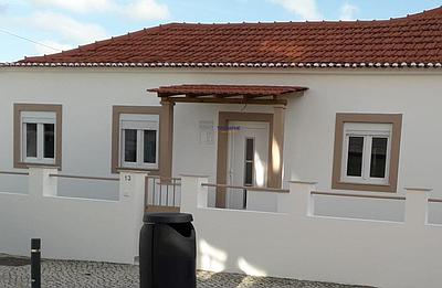 Fully renovated 2-bedroom villa in Caldas da Rainha 