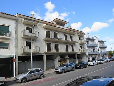 Bâtiment à finir dans le Centre de Porto de Mós