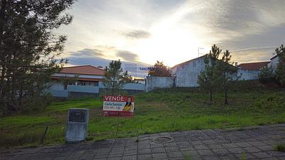 Terrain urbain d'angle à Botequim, Meia Via, Torres Novas