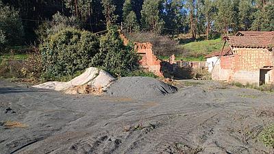 Ruin on a plot of land with 1123m2 located in Alcobertas. 