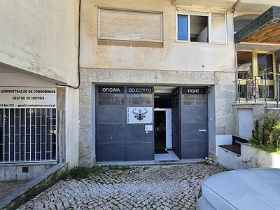 Bien Polyvalent à Vendre à Alcabideche – 220 m²