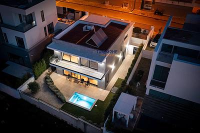 3-Bedroom Villa with 3 En-Suite Rooms, Garden, and Pool