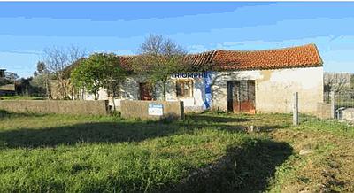 3-Bedroom House for Renovation in São Pedro de Tomar         