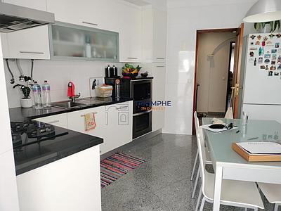 Appartement T3 avec garage et terrasse – Encosta do Sol, Amadora