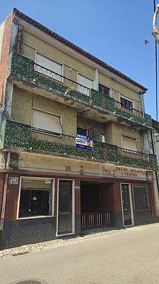 Immeuble à Rénover Complètement au Cœur d’Avelar – Excellente Opportunité d’Investissement