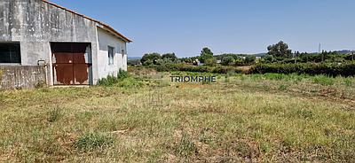 Terrain Urbain avec Entrepôt