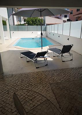 5-bedroom house with a pool in Vila Nova da Barquinh