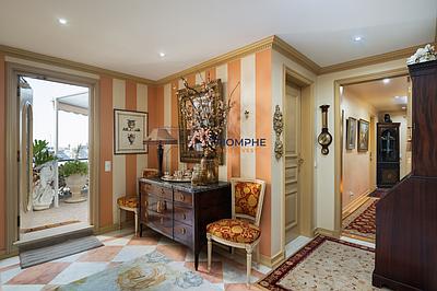 Luxury Apartment in the iconic Picoas Building – Avenidas Novas, Lisbon