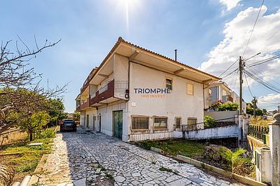 Terraced House in Famões - Investment