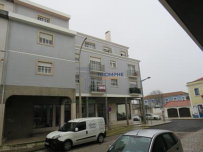 T3 centre de Marinha Grande avec parking et patio privé