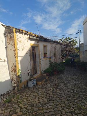 T3 Housing to Renovate - Investment - Alcantarilha