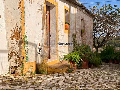 House to Renovate in the Algarve – Renovation Project in Alcantarilha