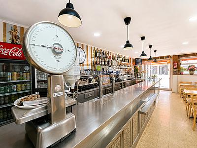Commercial Premises with Associated Residential Unit in Damaia